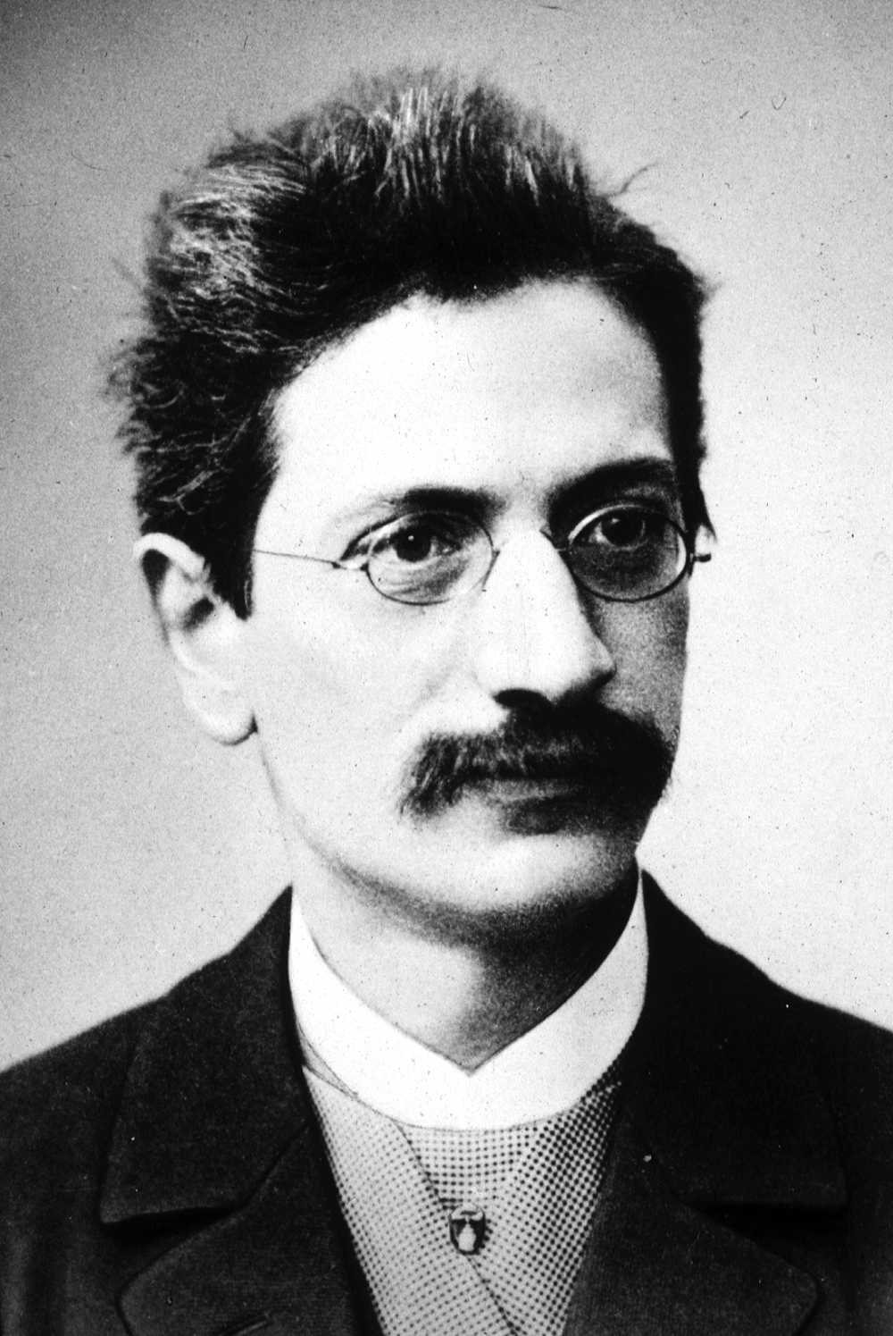 Photographic portrait of Adolf Hurwitz